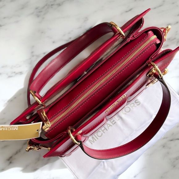 🚫SOLD🚫Michael Kors Susan Medium Quilted Leather Satchel and Metallic Wristlet - Picture 11 of 17